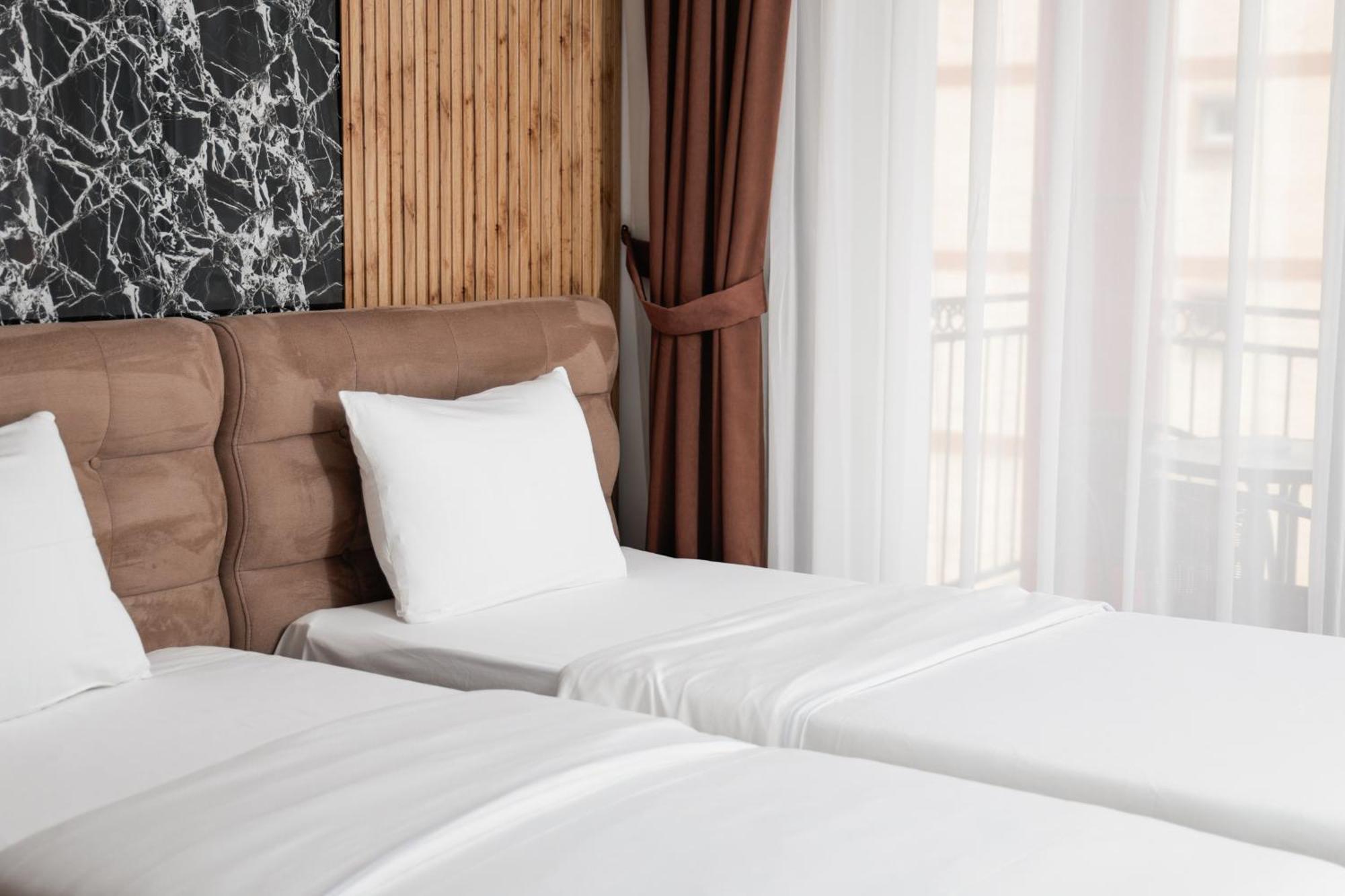 Hotel Denis Призрен Екстериор снимка