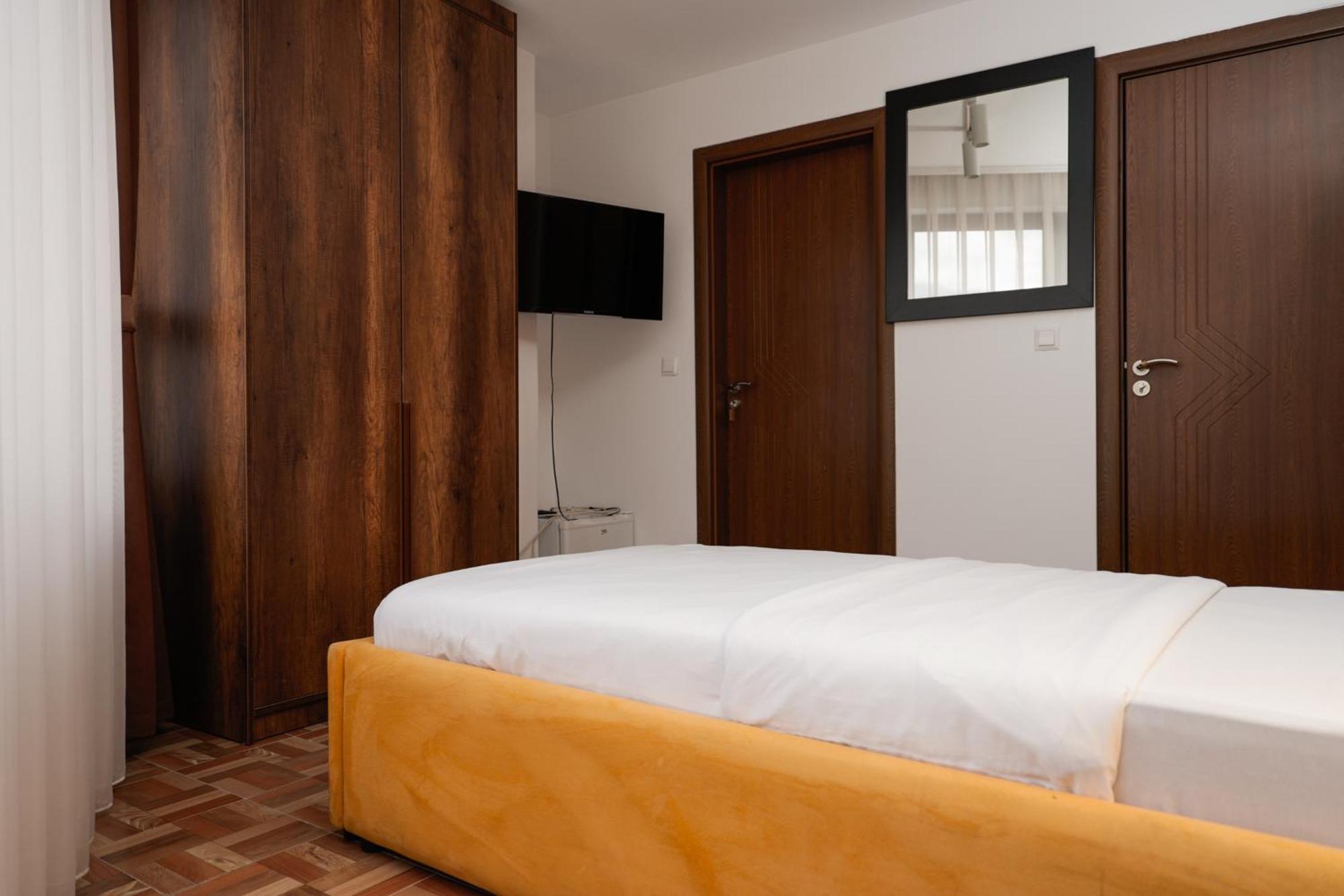 Hotel Denis Призрен Екстериор снимка