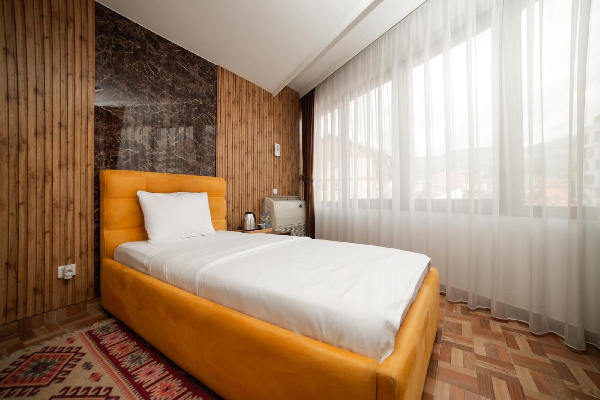Hotel Denis Призрен Екстериор снимка