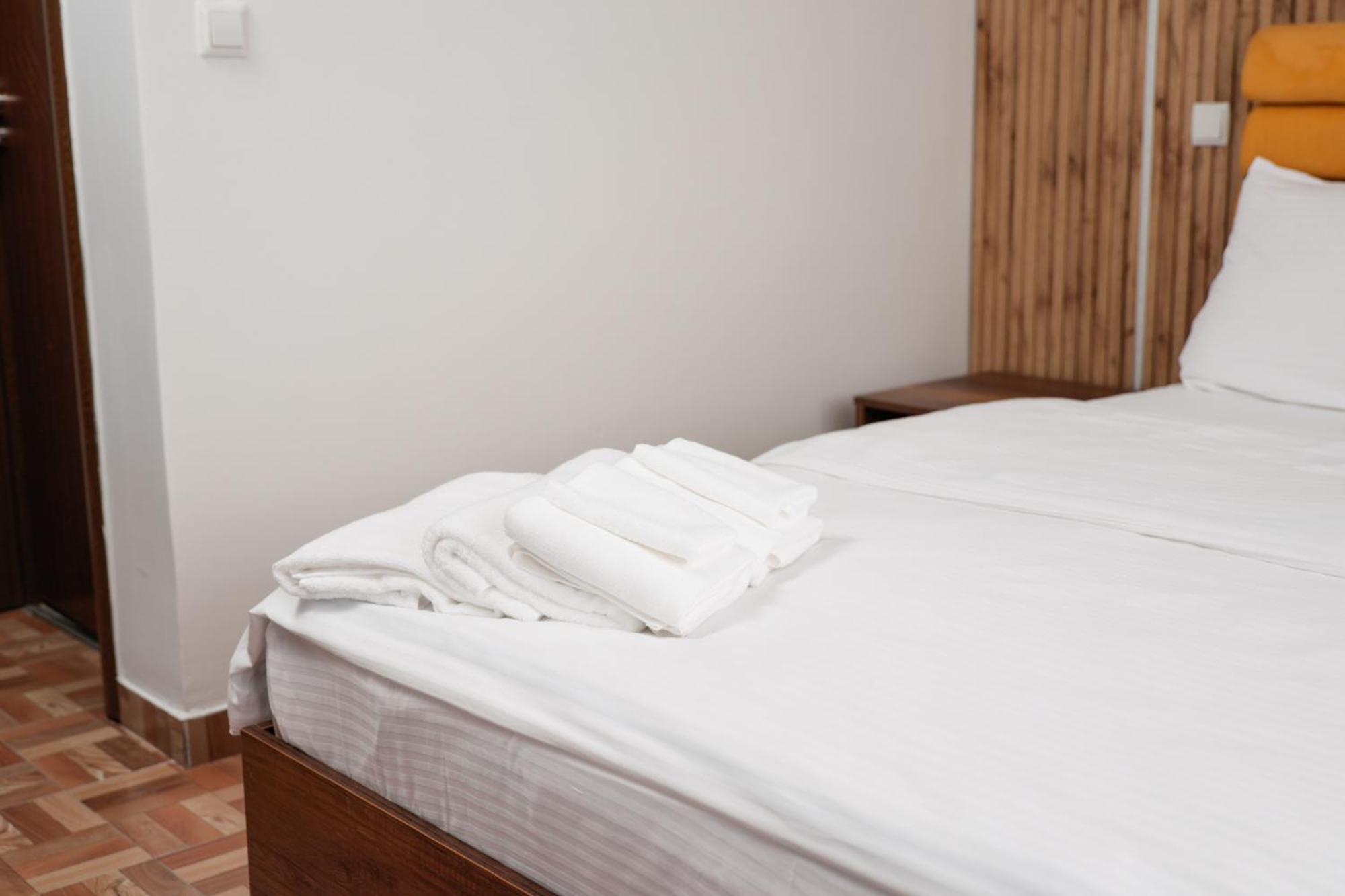 Hotel Denis Призрен Екстериор снимка