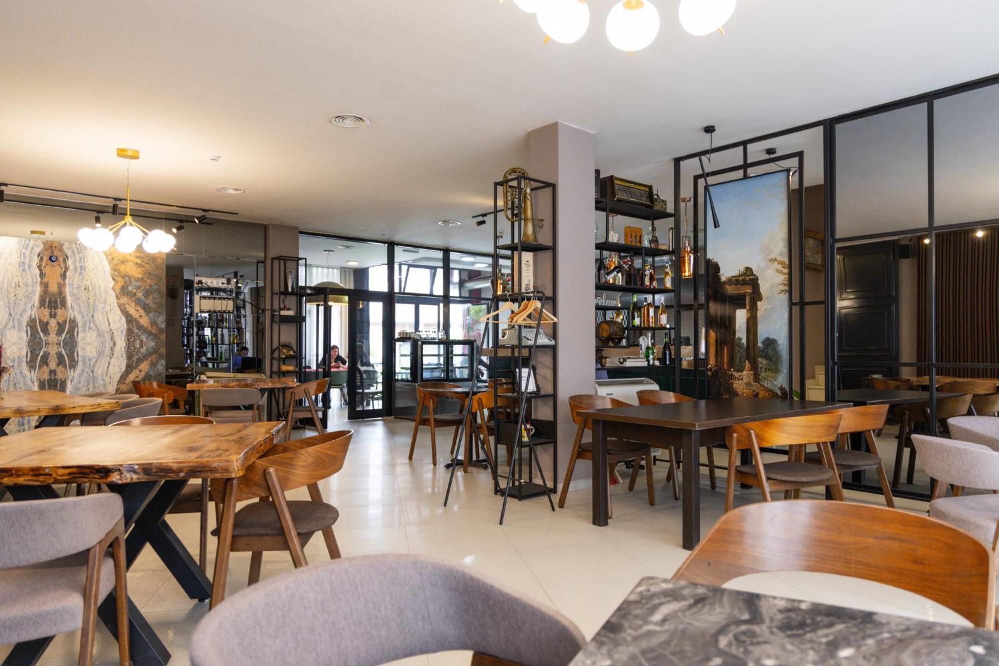 Hotel Denis Призрен Екстериор снимка