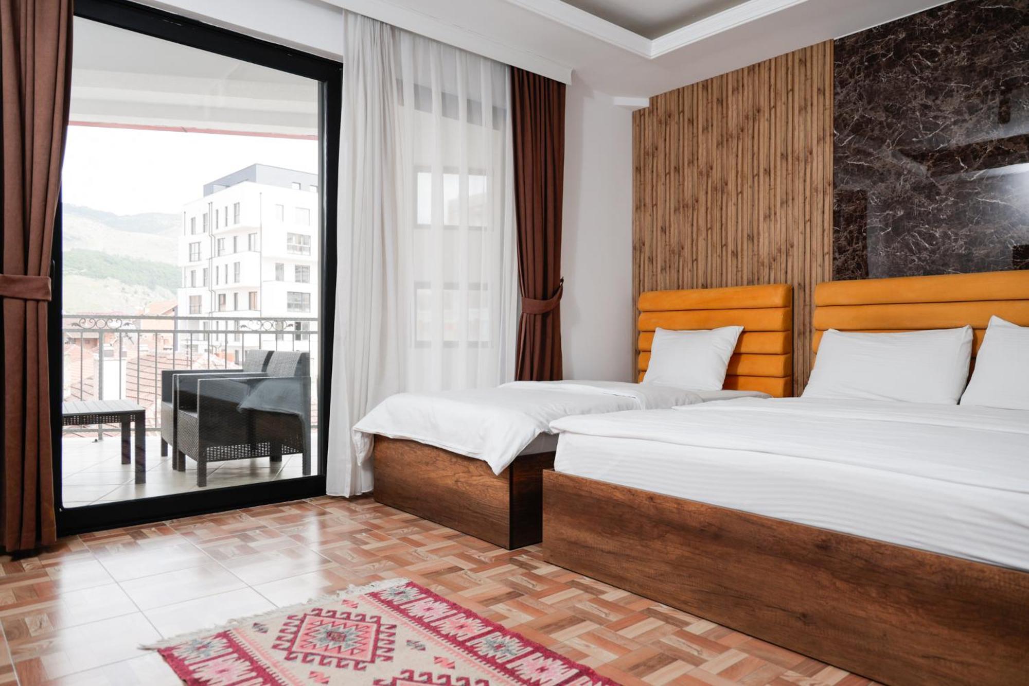 Hotel Denis Призрен Екстериор снимка