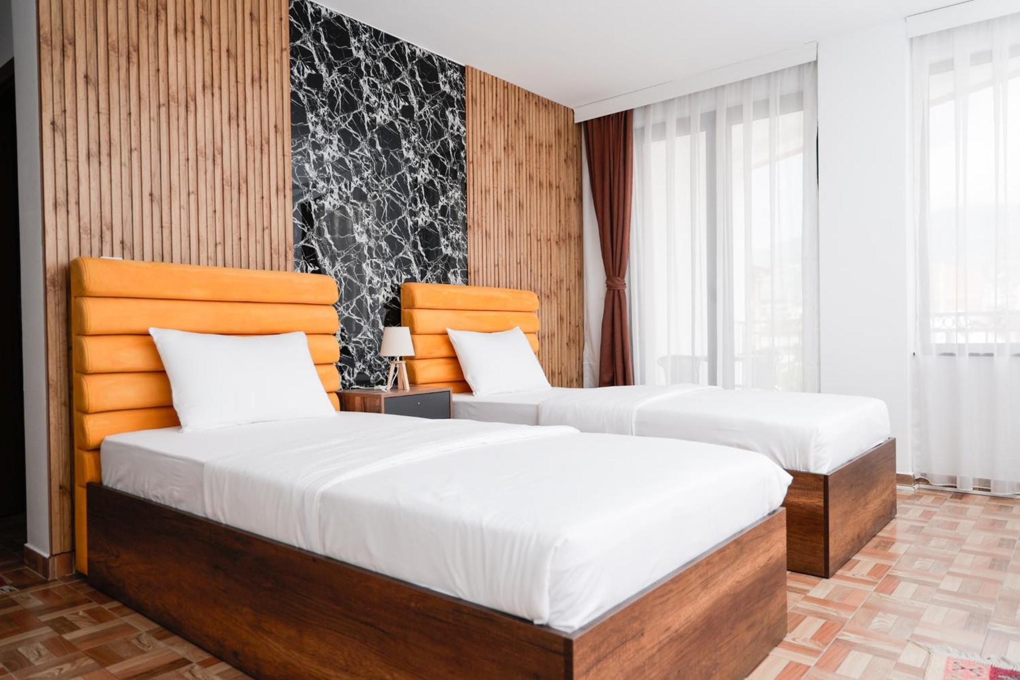 Hotel Denis Призрен Екстериор снимка