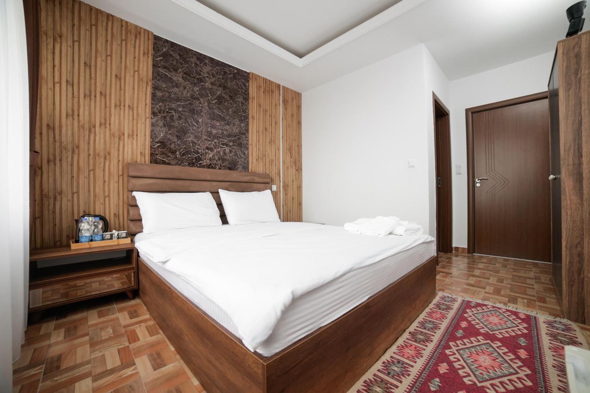 Hotel Denis Призрен Екстериор снимка