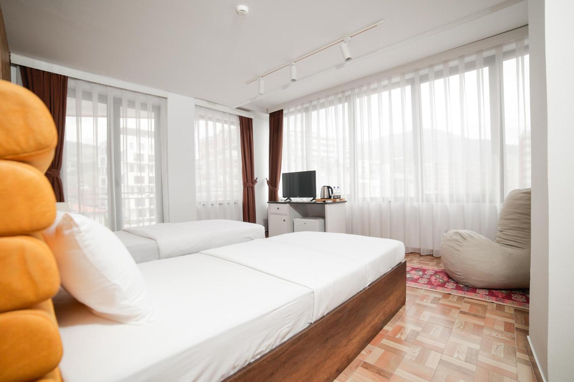 Hotel Denis Призрен Екстериор снимка