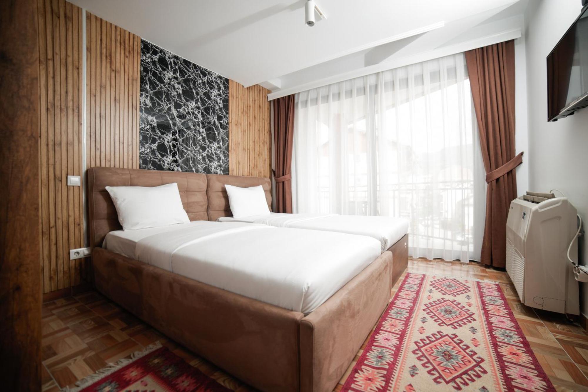 Hotel Denis Призрен Екстериор снимка