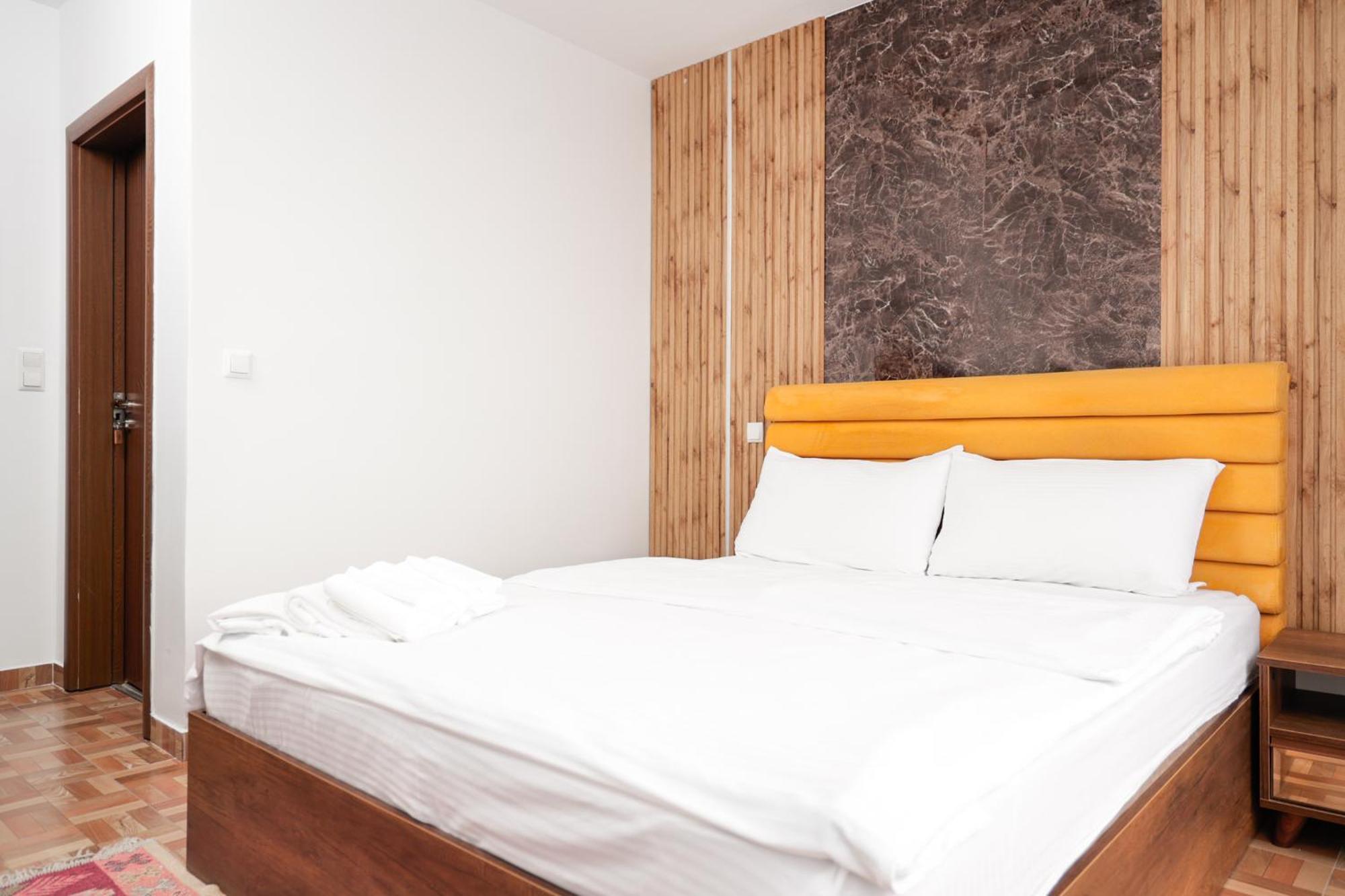 Hotel Denis Призрен Екстериор снимка
